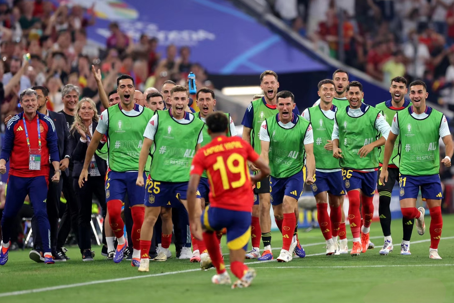 马赛力克葡萄牙，奥亚尔萨瓦尔点燃赛场